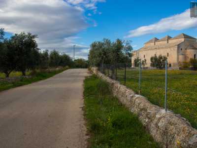 Per raggiungere il tempio � necessario imboccare la strada Capurso-Ceglie (detta anche di Ognissanti), via rurale situata tra via Fanelli e la statale 100. A met� del percorso...